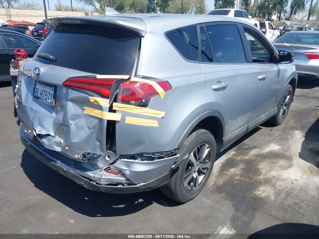 Toyota Rav4 Xle 2018 2T3WFREV9JW483339 Image 4