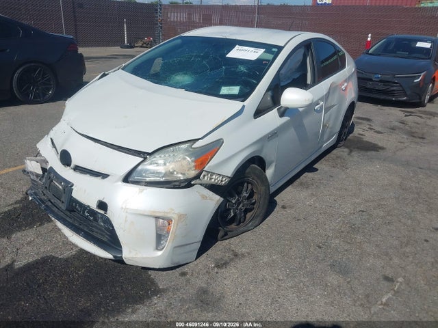 Toyota Prius Two 2015 JTDKN3DU2F0443557 Image 2