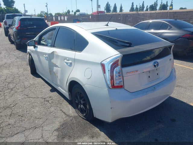 Toyota Prius Two 2015 JTDKN3DU2F0443557 Image 3