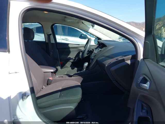 Продажа на аукционе авто 2015 Ford Focus Se, vin: 1FADP3F22FL256189, номер лота: 46091249