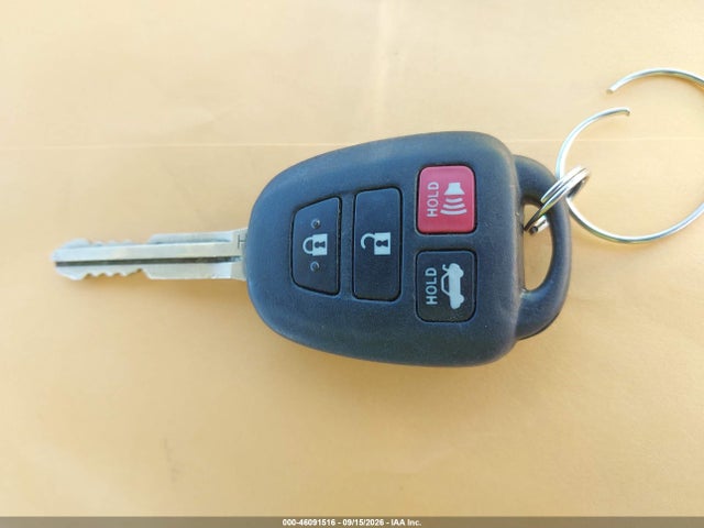 46091516 :رقم المزاد ، 5YFBURHE3HP582484 vin ، 2017 Toyota Corolla Le مزاد بيع