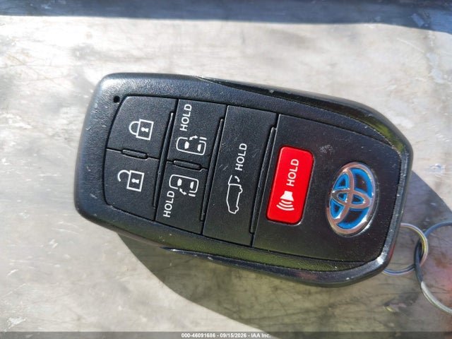 5TDYSKFC7SS175520 Toyota SIENNA XLE