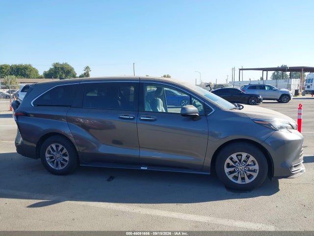 5TDYSKFC7SS175520 Toyota SIENNA XLE