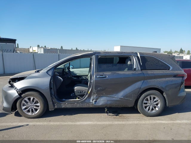 5TDYSKFC7SS175520 Toyota SIENNA XLE