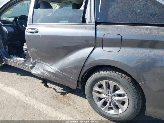 5TDYSKFC7SS175520 Toyota SIENNA XLE