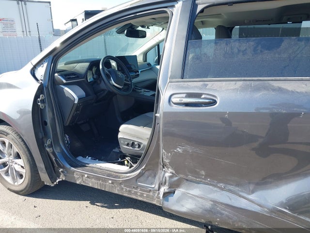5TDYSKFC7SS175520 Toyota SIENNA XLE