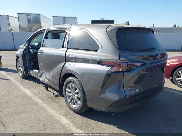 5TDYSKFC7SS175520 Toyota SIENNA XLE