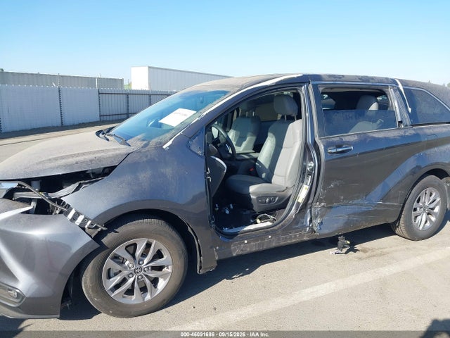 5TDYSKFC7SS175520 Toyota SIENNA XLE