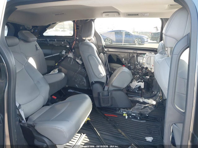 5TDYSKFC7SS175520 Toyota SIENNA XLE