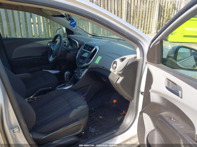 46091744 :رقم المزاد ، 1G1JD5SB1K4111259 vin ، 2019 Chevrolet Sonic Lt Auto مزاد بيع
