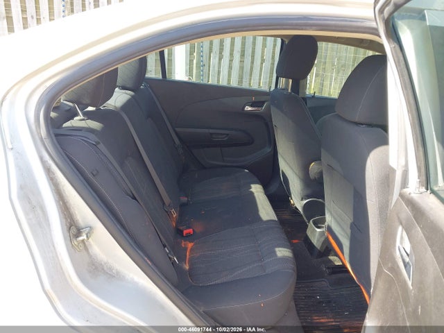 46091744 :رقم المزاد ، 1G1JD5SB1K4111259 vin ، 2019 Chevrolet Sonic Lt Auto مزاد بيع