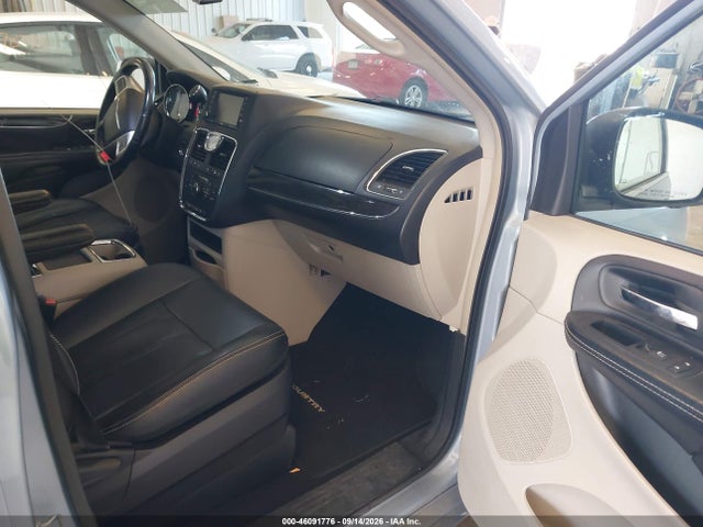 2016 Chrysler Town & Country Touring მანქანა იყიდება აუქციონზე, vin: 2C4RC1BG3GR281550, აუქციონის ნომერი: 46091776
