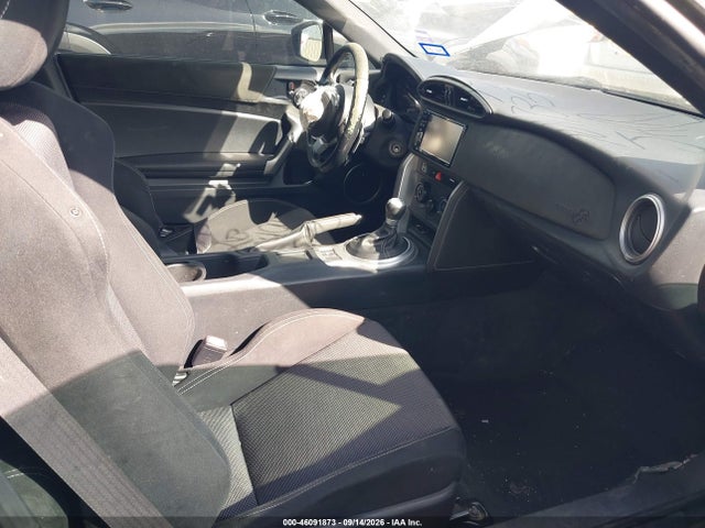 46091873 :رقم المزاد ، JF1ZNAA13H8704735 vin ، 2017 Toyota 86 مزاد بيع