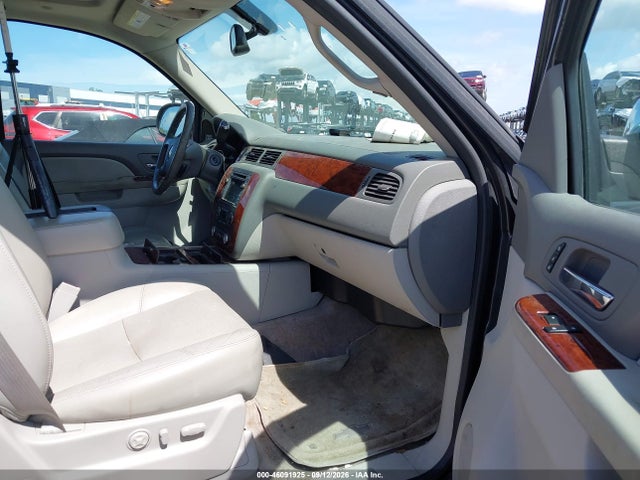 46091925 :رقم المزاد ، 1GNUKCE05AR276748 vin ، 2010 Chevrolet Tahoe Ltz مزاد بيع