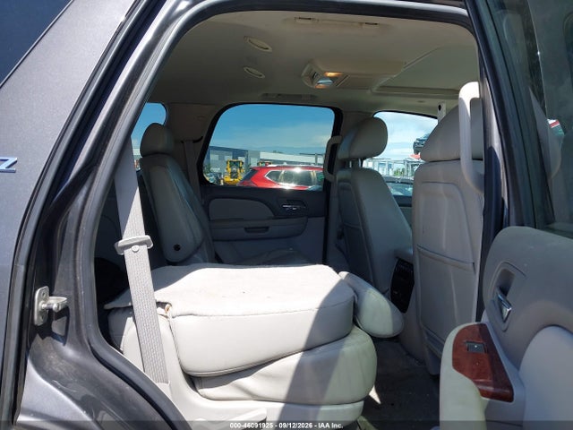 46091925 :رقم المزاد ، 1GNUKCE05AR276748 vin ، 2010 Chevrolet Tahoe Ltz مزاد بيع