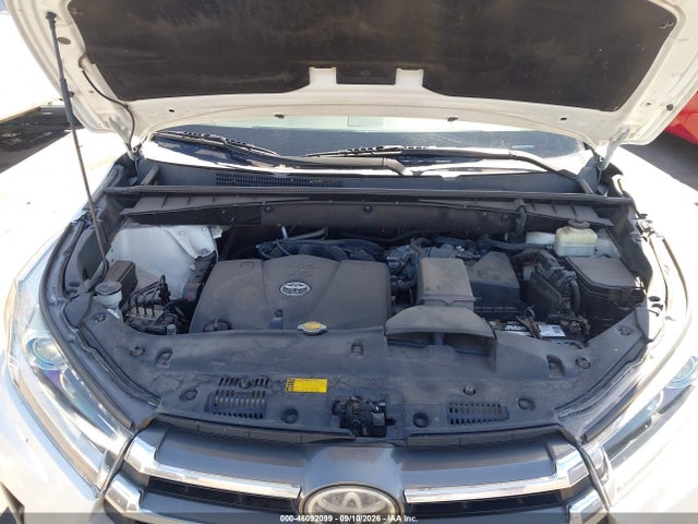 Toyota Highlander Limited 2017 5TDYZRFH8HS210932 Image 10
