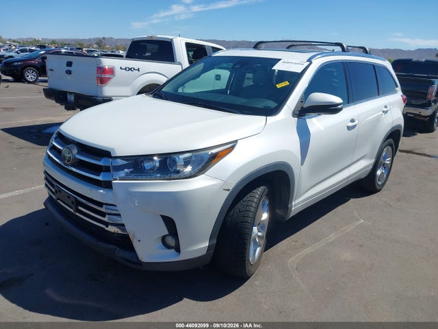 Toyota Highlander Limited 2017 5TDYZRFH8HS210932 Image 2