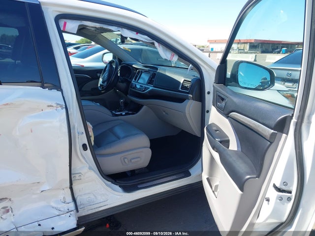 Toyota Highlander Limited 2017 5TDYZRFH8HS210932 Image 5