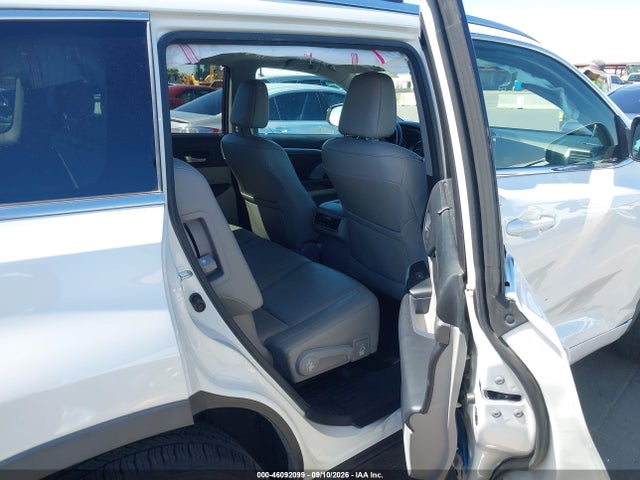 Toyota Highlander Limited 2017 5TDYZRFH8HS210932 Image 8