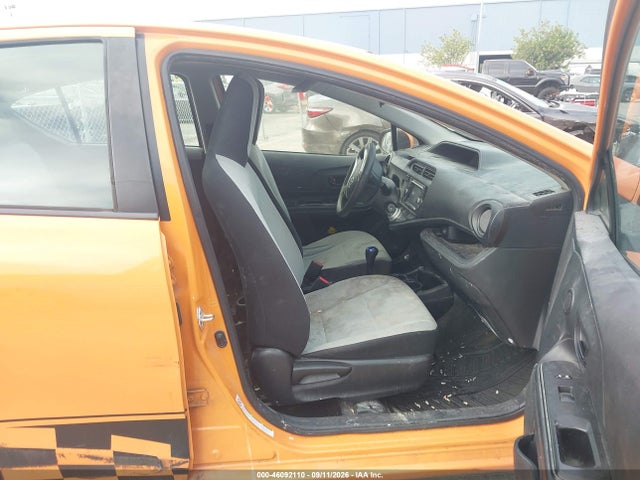 Toyota Prius C One 2015 JTDKDTB3XF1089844 Image 5