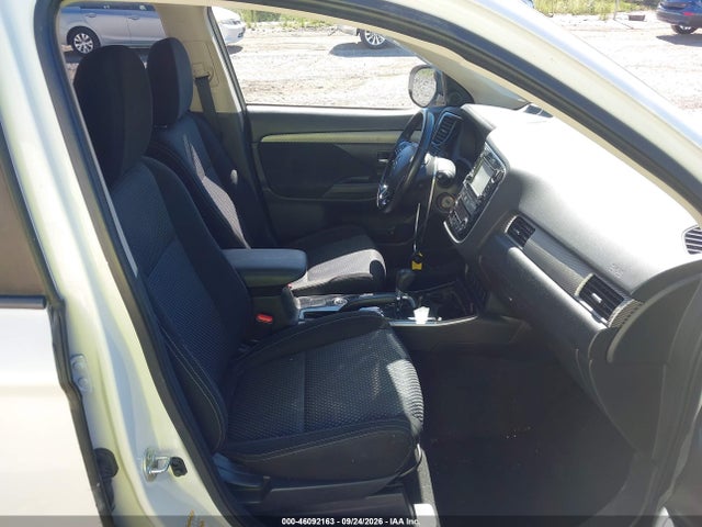 46092163 :رقم المزاد ، JA4AZ2A39HZ057586 vin ، 2017 Mitsubishi Outlander Es مزاد بيع
