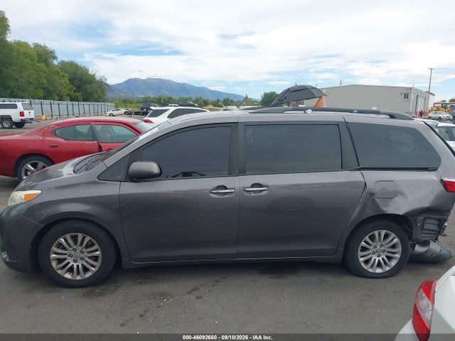Продаж на аукціоні авто 2017 Toyota Sienna Xle 8 Passenger, vin: 5TDYZ3DC7HS806053, номер лоту: 46092660