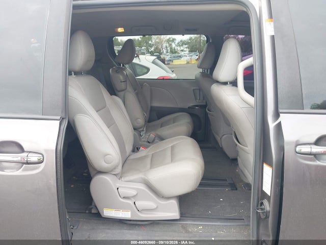 Продаж на аукціоні авто 2017 Toyota Sienna Xle 8 Passenger, vin: 5TDYZ3DC7HS806053, номер лоту: 46092660