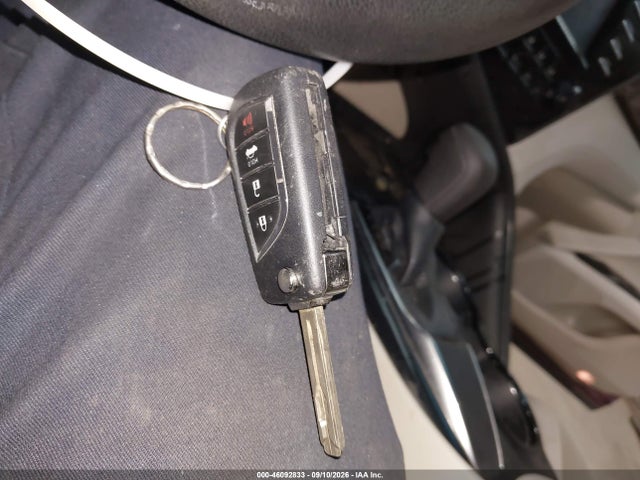 46092833 :رقم المزاد ، 4T1B11HK1KU697235 vin ، 2019 Toyota Camry Le مزاد بيع