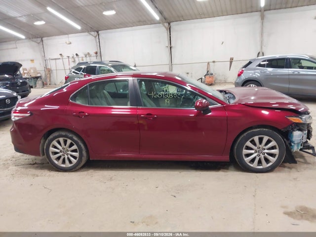 46092833 :رقم المزاد ، 4T1B11HK1KU697235 vin ، 2019 Toyota Camry Le مزاد بيع