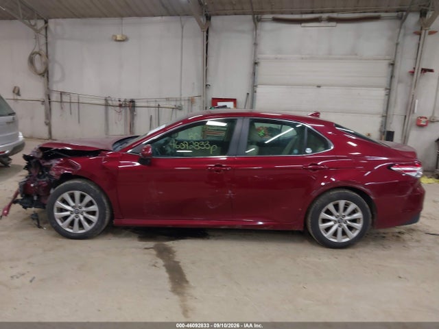 46092833 :رقم المزاد ، 4T1B11HK1KU697235 vin ، 2019 Toyota Camry Le مزاد بيع