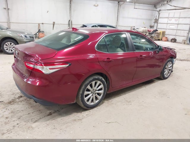 46092833 :رقم المزاد ، 4T1B11HK1KU697235 vin ، 2019 Toyota Camry Le مزاد بيع