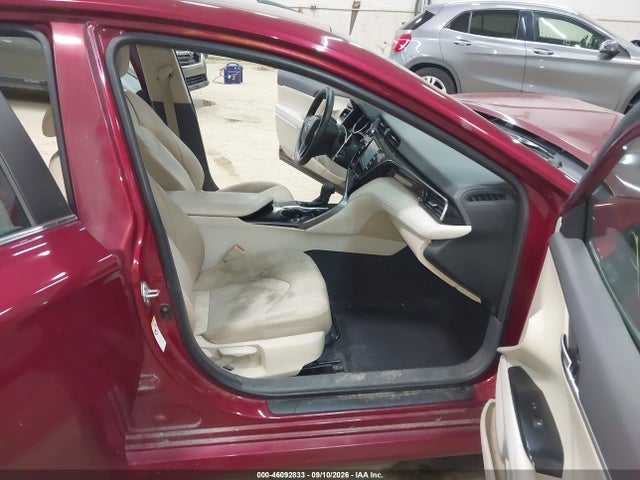 46092833 :رقم المزاد ، 4T1B11HK1KU697235 vin ، 2019 Toyota Camry Le مزاد بيع