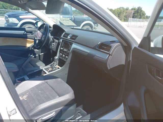 2012 Volkswagen Passat 3.6l V6 Se მანქანა იყიდება აუქციონზე, vin: 1VWBM7A36CC100375, აუქციონის ნომერი: 46093137