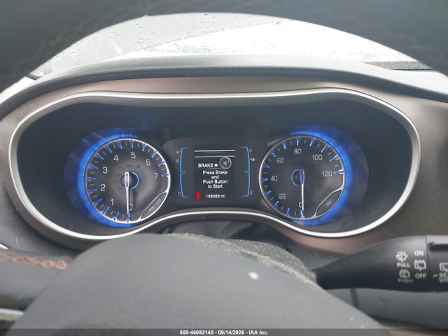 Продажа на аукционе авто 2017 Chrysler Pacifica Touring-l, vin: 2C4RC1BGXHR583452, номер лота: 46093140