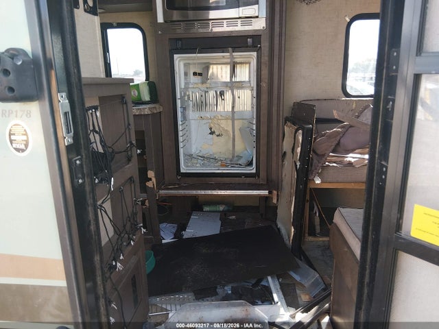 2016 Forest River R Pod მანქანა იყიდება აუქციონზე, vin: 4X4TRPT16G2009908, აუქციონის ნომერი: 46093217