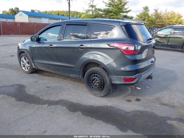 46093316 :رقم المزاد ، 1FMCU9G99HUA92350 vin ، 2017 Ford Escape Se مزاد بيع