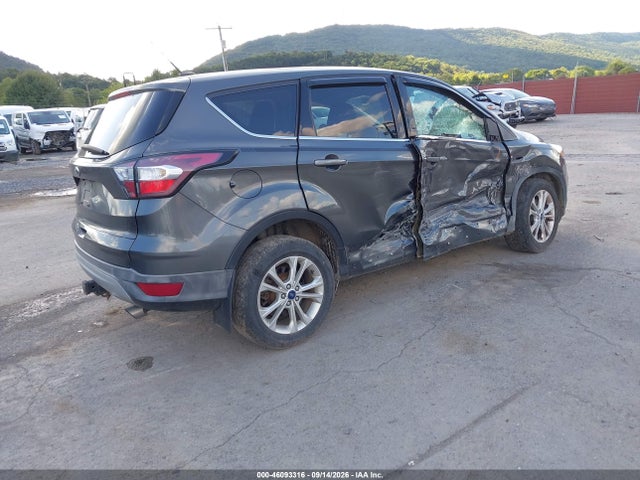 46093316 :رقم المزاد ، 1FMCU9G99HUA92350 vin ، 2017 Ford Escape Se مزاد بيع