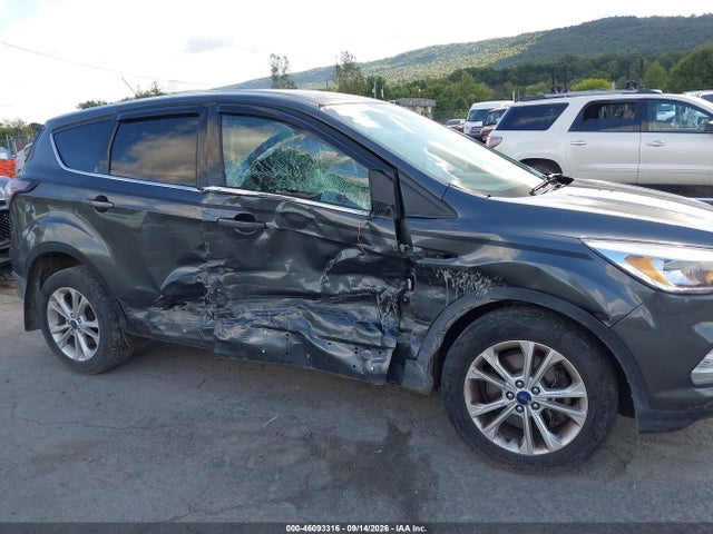 46093316 :رقم المزاد ، 1FMCU9G99HUA92350 vin ، 2017 Ford Escape Se مزاد بيع