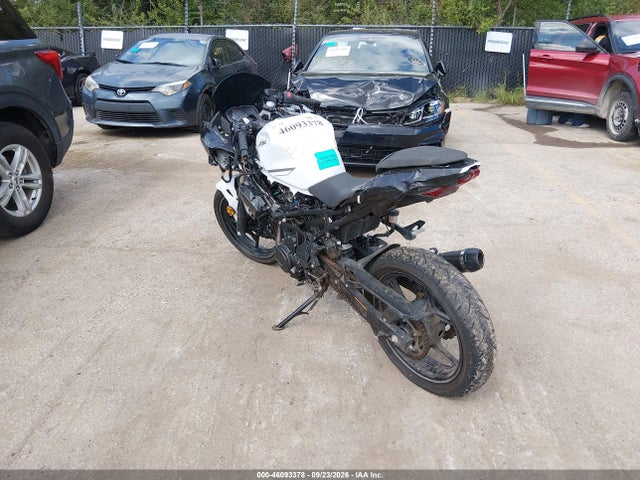 Kawasaki EX400 2023 JKAEXKH14PDAS1119 Image 3