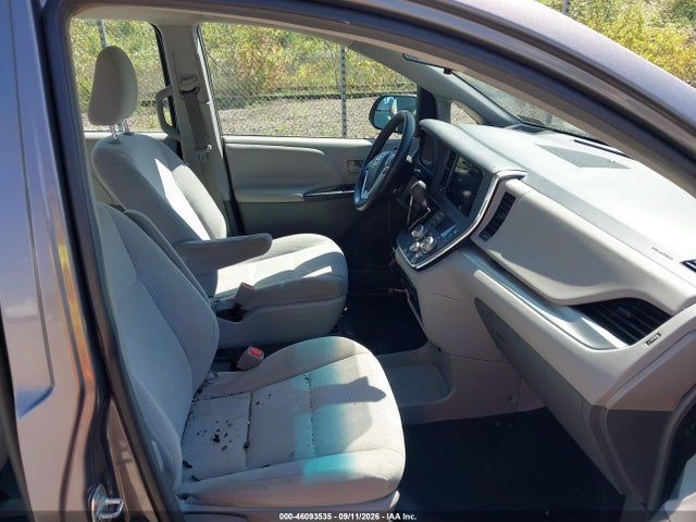 Продаж на аукціоні авто 2017 Toyota Sienna L 7 Passenger, vin: 5TDZZ3DC2HS889850, номер лоту: 46093535