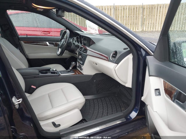 46093639 :رقم المزاد ، WDDGF4HB1EA935674 vin ، 2014 Mercedes-benz C 250 Sport مزاد بيع