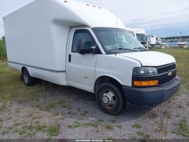 46093866 :رقم المزاد ، 1GB3GSCG0J1273663 vin ، 2018 Chevrolet Express Cutaway Work Van مزاد بيع