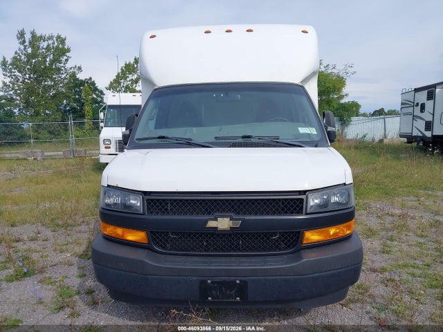 46093866 :رقم المزاد ، 1GB3GSCG0J1273663 vin ، 2018 Chevrolet Express Cutaway Work Van مزاد بيع