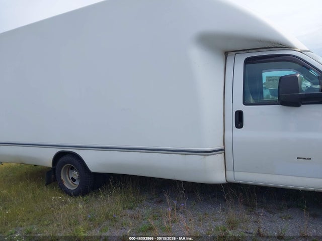 46093866 :رقم المزاد ، 1GB3GSCG0J1273663 vin ، 2018 Chevrolet Express Cutaway Work Van مزاد بيع