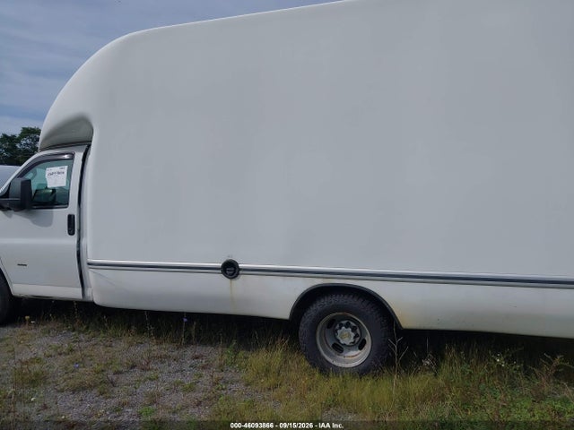 46093866 :رقم المزاد ، 1GB3GSCG0J1273663 vin ، 2018 Chevrolet Express Cutaway Work Van مزاد بيع