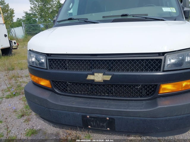 46093866 :رقم المزاد ، 1GB3GSCG0J1273663 vin ، 2018 Chevrolet Express Cutaway Work Van مزاد بيع