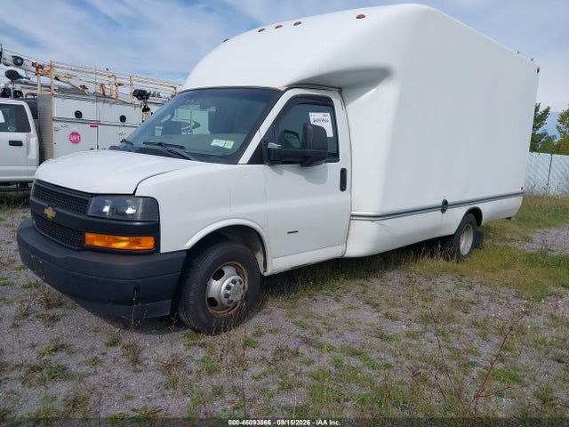 46093866 :رقم المزاد ، 1GB3GSCG0J1273663 vin ، 2018 Chevrolet Express Cutaway Work Van مزاد بيع