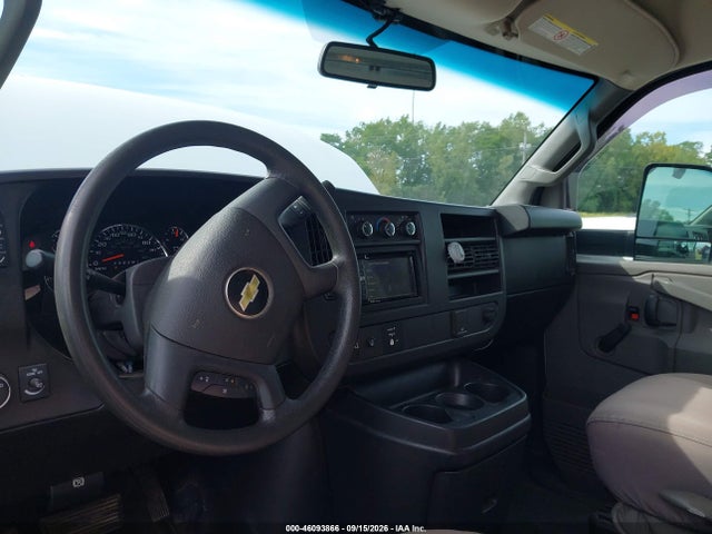 46093866 :رقم المزاد ، 1GB3GSCG0J1273663 vin ، 2018 Chevrolet Express Cutaway Work Van مزاد بيع