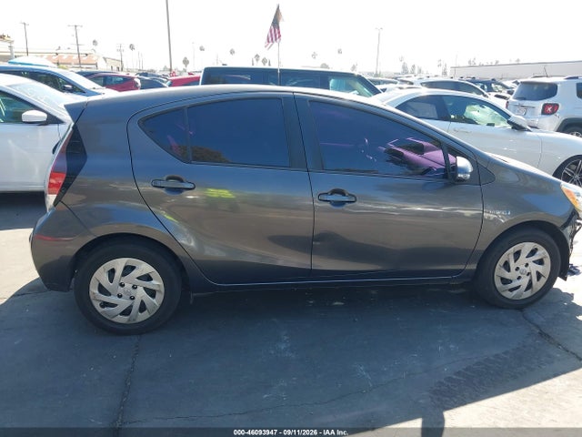 JTDKDTB3XG1590539 Toyota Prius C One