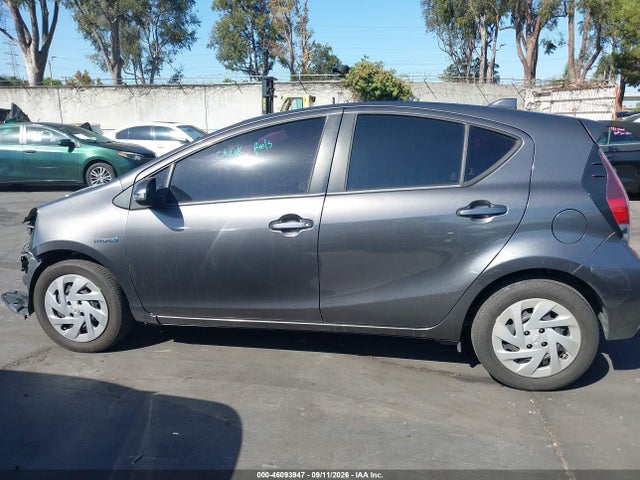JTDKDTB3XG1590539 Toyota Prius C One